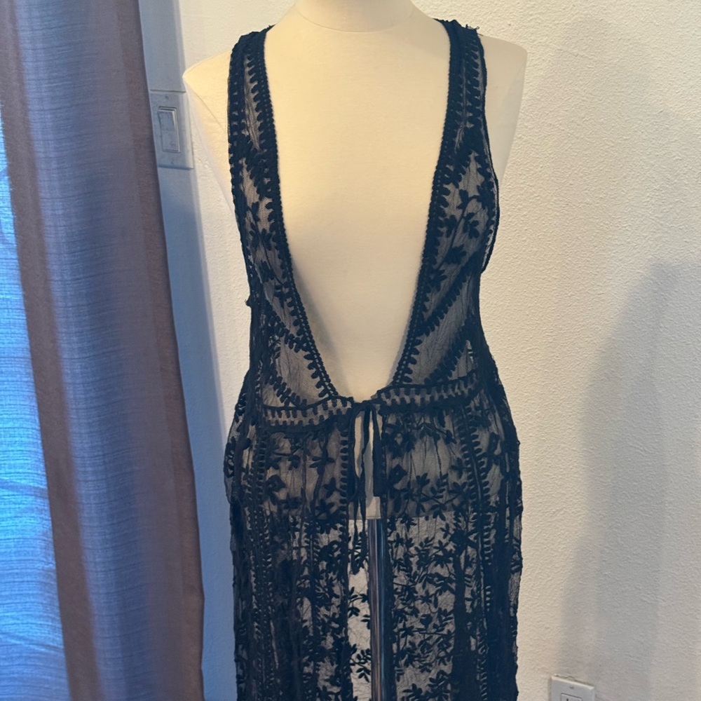 David and Young Sheer Black Floral Swim Coverup